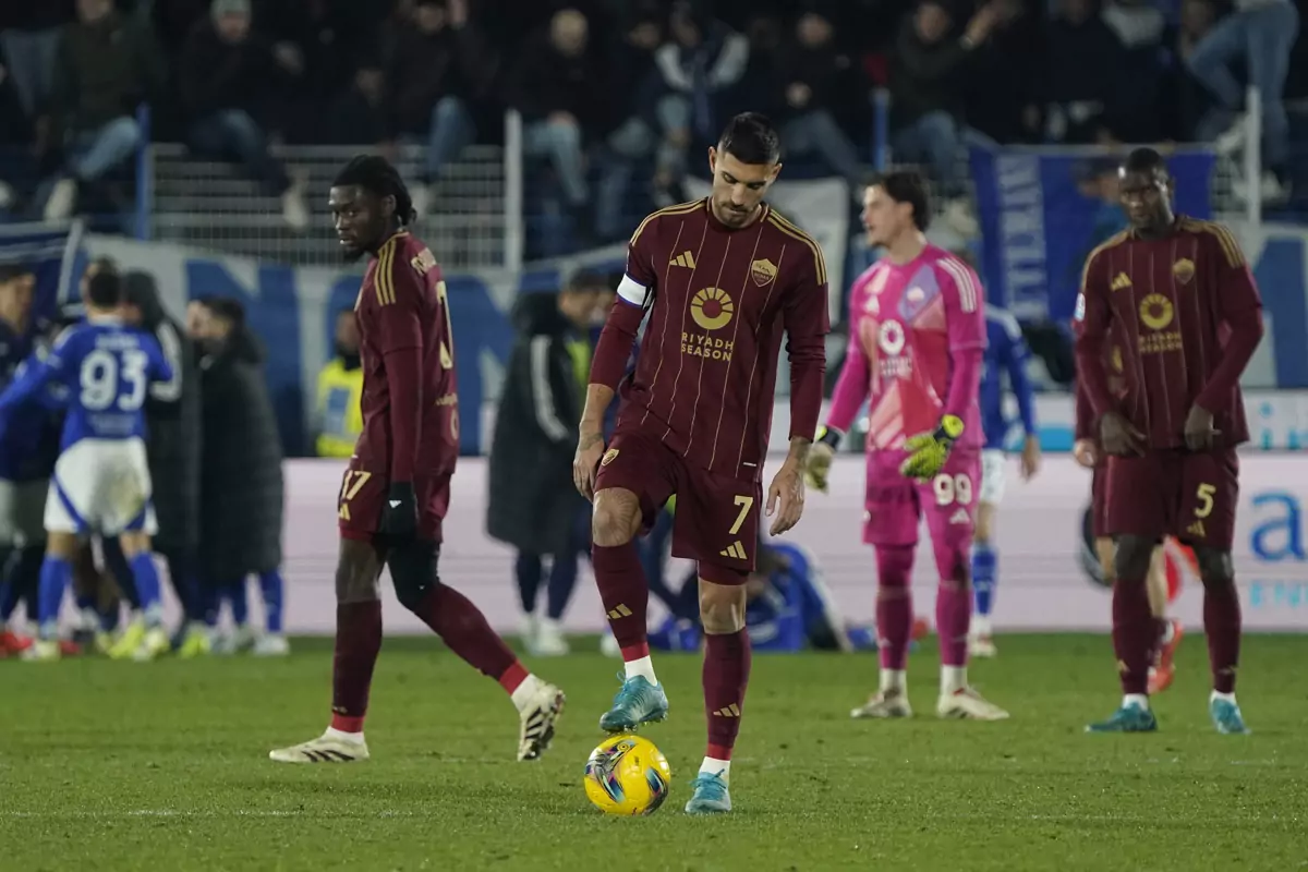 Como 2 – 0 AS Roma : tops / flops et analyse AmoRoma, notes des journaux italiens.