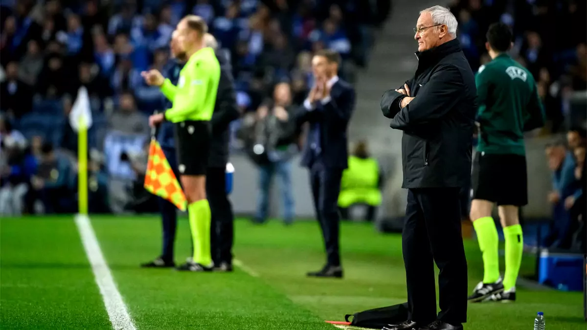 Ranieri : « je ne voulais pas que mes joueurs aillent saluer l&rsquo;arbitre : il ne méritait pas ce salut ».