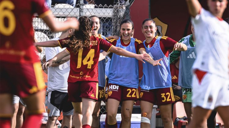 AS Roma 4 – 2 Milan : menées à la mi-temps, les louves s’imposent sur des buts de Cimò, Giugliano et Greggi.