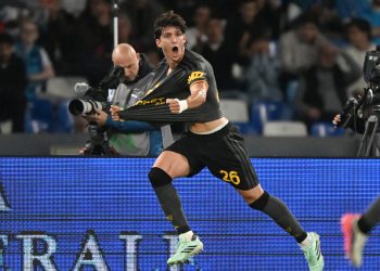 Un match riche en rebondissements : Naples et l’AS Rome se partagent les points après une seconde mi-temps complètement folle